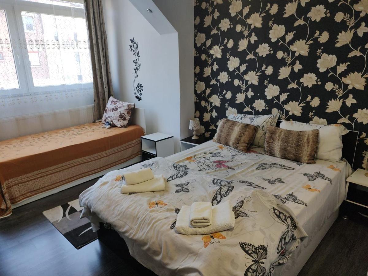 White Black Rooms Hunedoara Exterior foto